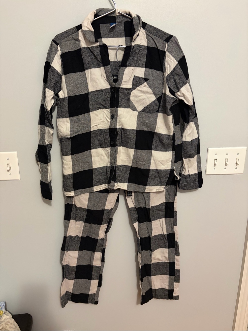 Women’s Black & White Plaid Pajama Set